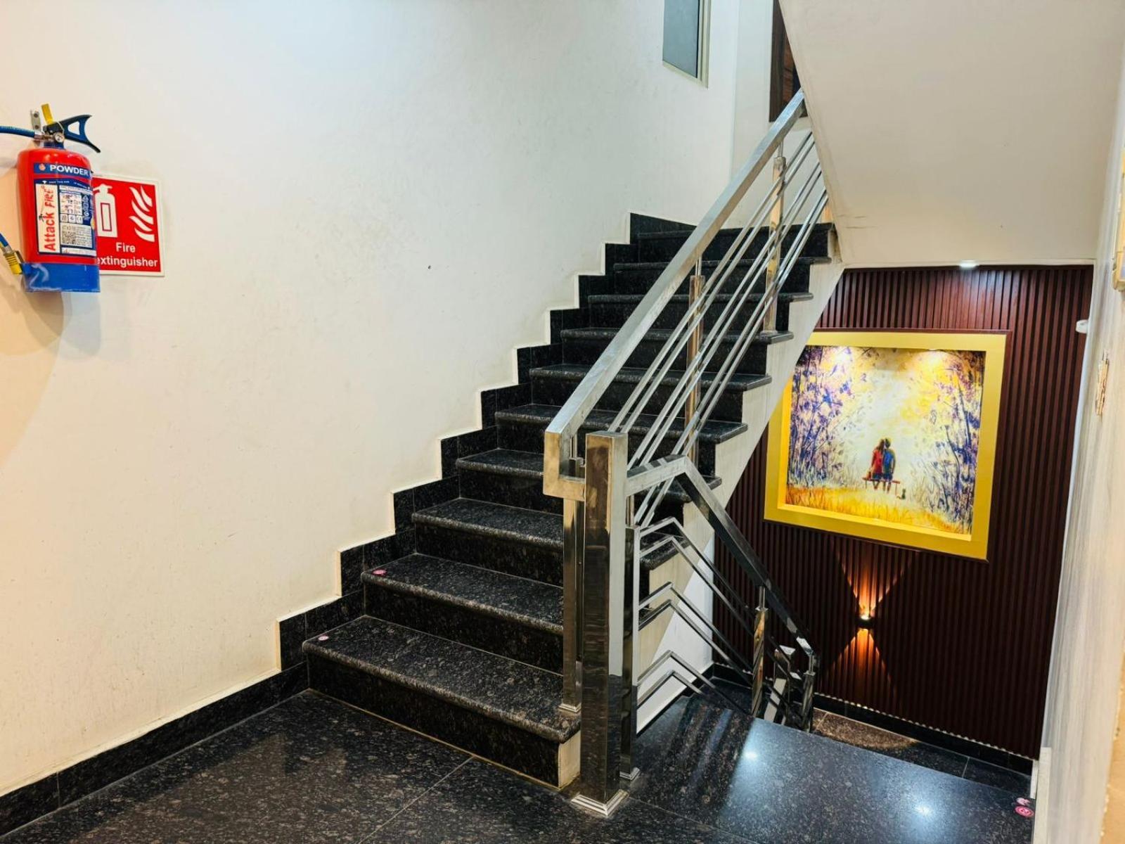 Hotel Pearl Inn Rudrapur Exteriér fotografie