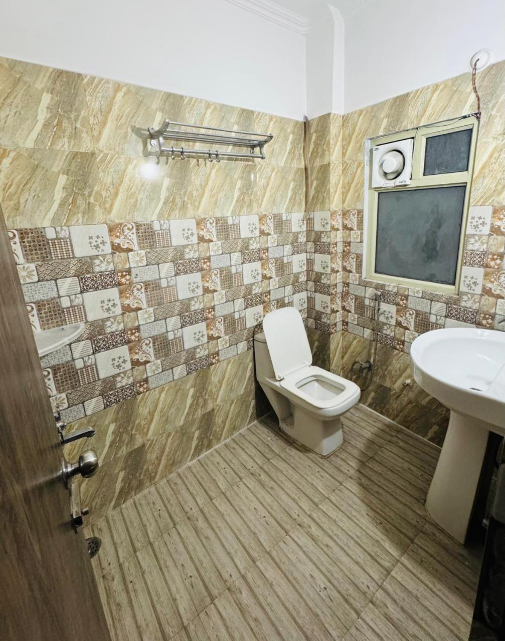 Hotel Pearl Inn Rudrapur Exteriér fotografie
