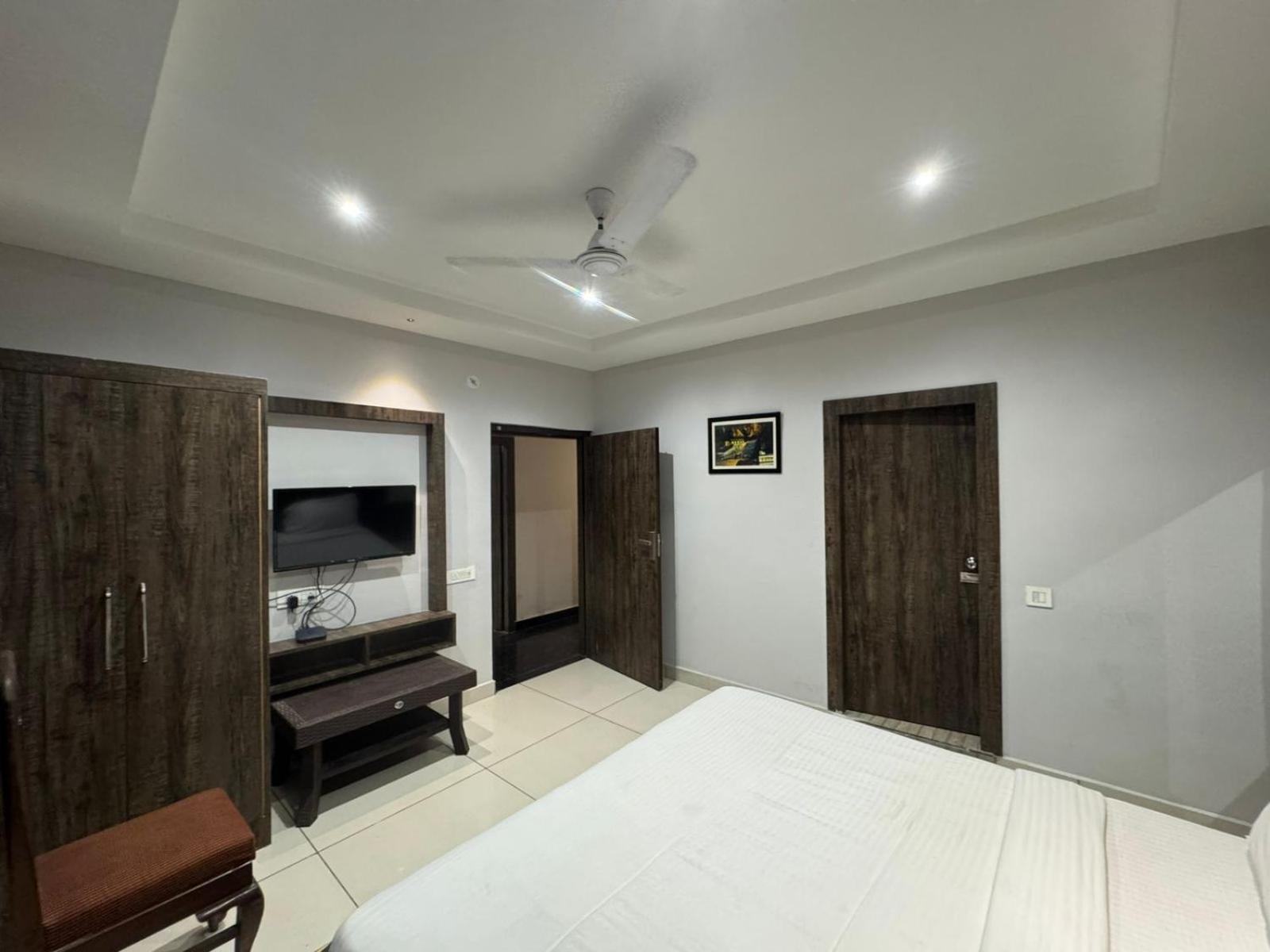Hotel Pearl Inn Rudrapur Exteriér fotografie