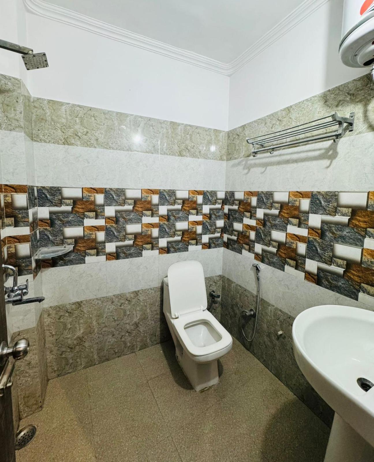 Hotel Pearl Inn Rudrapur Exteriér fotografie
