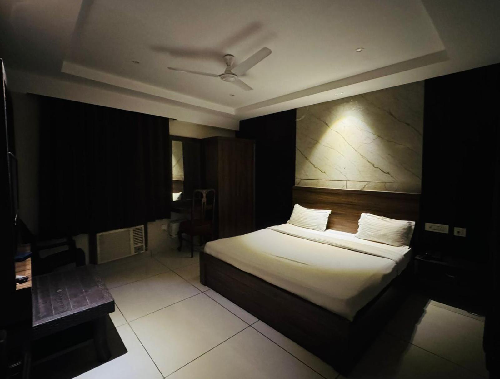 Hotel Pearl Inn Rudrapur Exteriér fotografie