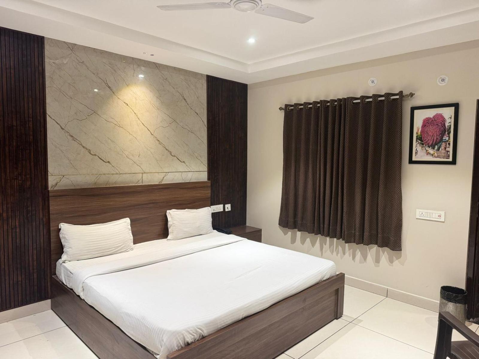 Hotel Pearl Inn Rudrapur Exteriér fotografie