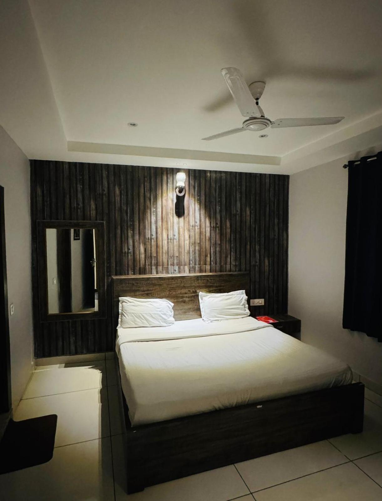 Hotel Pearl Inn Rudrapur Exteriér fotografie